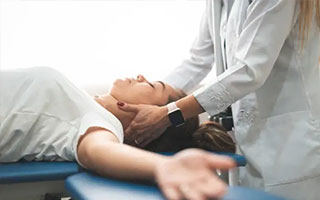 Female Chiropractor carenurse healthcare gurgaon delhi ncr india